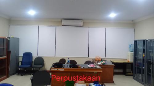 51. Pekerjaan Pengadaan dan Pemasangan Roller Blind Gedung Unit I pada GKN Denpasar I